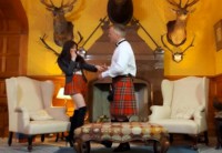 Шотландское порно: мужчина в юбке трахает шотландскую девушку